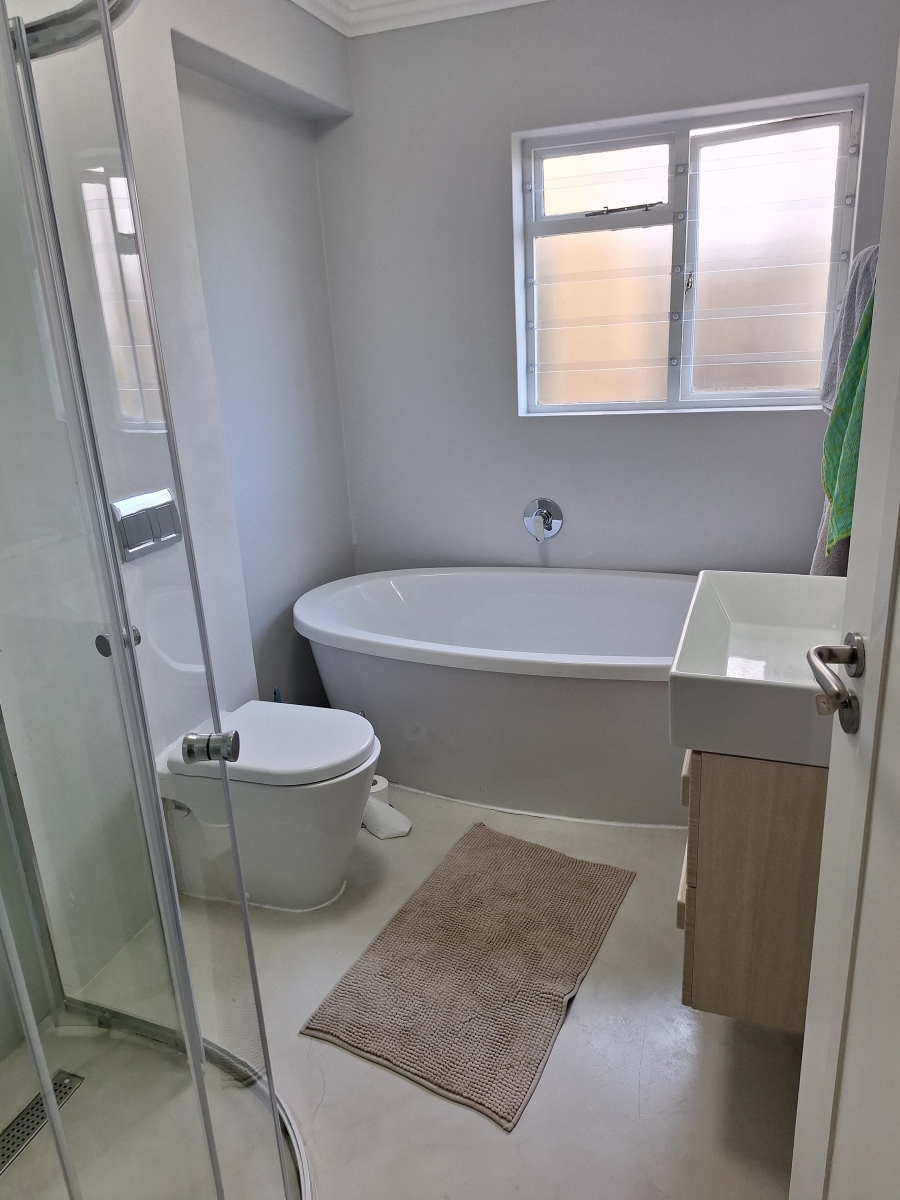 To Let 2 Bedroom Property for Rent in St James Western Cape